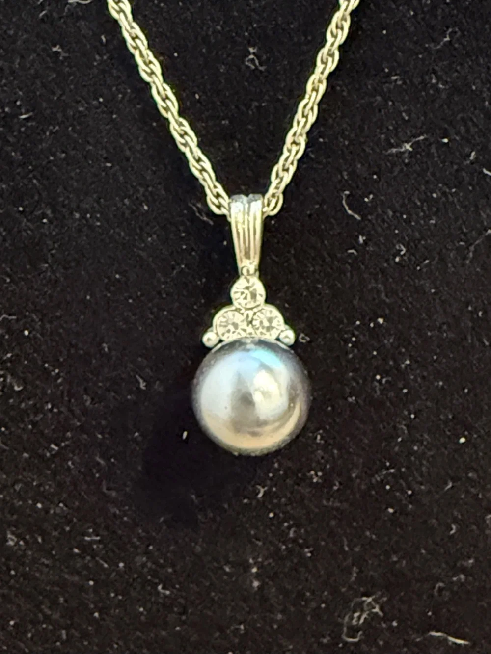 Vintage Avon Gray Faux Pearl Rhinestone Pendant Necklace Silver Tone 18” Rope Ch